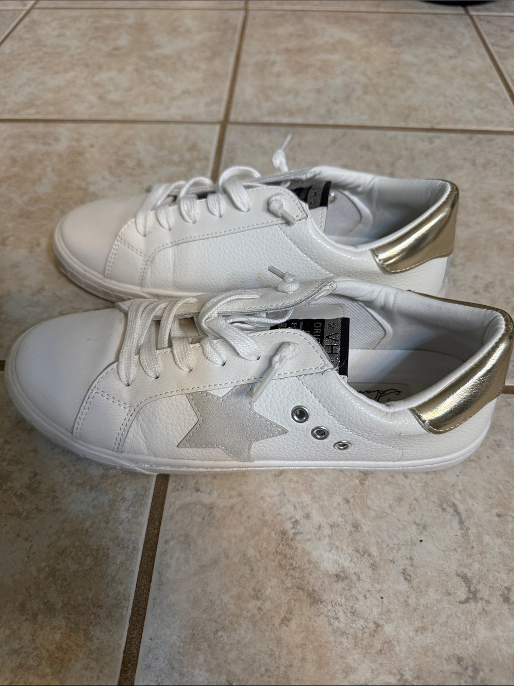 Vintage Havana White Star Accent Sneakers with Gold Heel